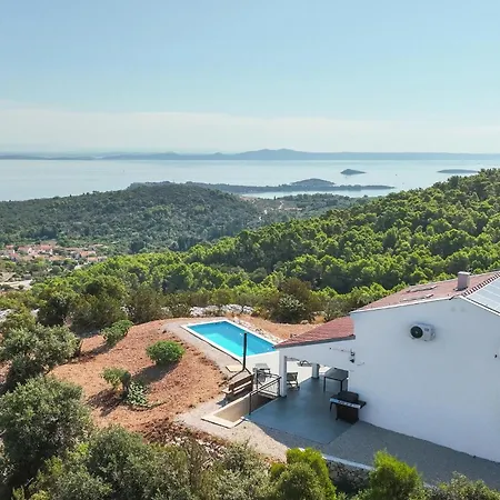 Holiday home Awesome In With Outdoor Swimming Pool Zman