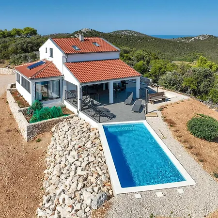 Holiday home Awesome In With Outdoor Swimming Pool Zman